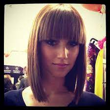 Blunt Bangs Coiffure Coiffure Courte Cheveux