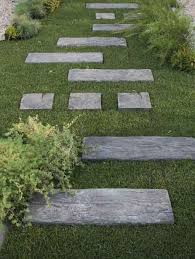 Tout Savoir Pour Amenager Une Allee Dans Son Jardin Jardins Dalle Jardin Amenagement Jardin