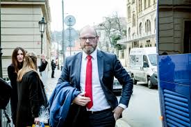 Ministr školství robert plaga (za ano) po výboru novinářům řekl, že nošení roušek ve školkách není jeho požadavkem, ale požadavkem epidemiologů. Plaga O Startu Skolniho Roku Nikdo Si Nemysli Ze Covid Se Ve Skolach Neobjevi Cilem Je Minimalizovat Rizika Plus
