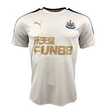 In seiner karriere, die er 1984 bei newcastle united begann und 2004 bei boston united beendete, war er u. Kaufe 2018 2019 Trikot Newcastle United 2018 2019 Weiss