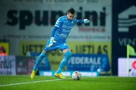 Benieuwd wie het deze keer zal gaan halen. Ft Belgie Shirt Vormer Populair Bij Veiling Voor Goed Doel Aa Gent Denkt Aan Speler Van Het Jaar In Zweden Anderlecht Volgt Govea Belgisch Voetbal Hln Be