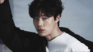 But yeah, i agree, it was a great movie lucky romance is rather one of cute dramas so you will not cry xd hopefully xd. Ryujunyeol Indonesia On Twitter 180608 Ryu Jun Yeol For Topten10 Https T Co Cshesllloq Ryujunyeol ë¥˜ì¤€ì—´