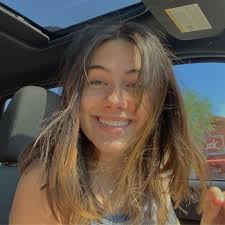 Gretchen Dunn's Instagram, Twitter & Facebook