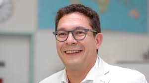 Alain huberty devant des planches de will eisner, milton caniff, alex raymond, charles m. Matthias Schmid Huberty New Administrative Director At Swiss Tph Medicus Mundi Switzerland
