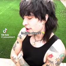 June 🍂| Lindsay 🎀 (@fallingwithdrama)