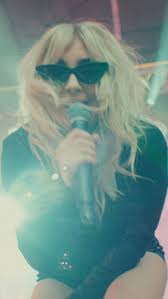 För 9 månader sen fick min barndomskompis och en av mina närmaste vänner  Camilla ett cancerbesked som vände upp och ner på hela hennes, hennes  familj och nära och käras värld. ”Magsäckscancer,