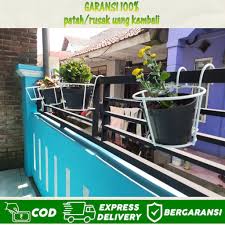 Model pagar minimalis desain & contoh gambar terbaru yang modern, dari: Harga Rak Bunga Besi Minimalis Gantung Pagar Terbaru Agustus 2021 Biggo Indonesia