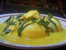 Daun pucuk labu kuning memiliki manfaat yang baik untuk tubuh karena mengandung antioksidan, selain itu rasanya yang khas dapat diolah. Dapur Bunda Inong Gulai Telur Tahu Daun Mangkokan Tapak Leman