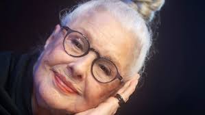 Lola Herrera: “Ver cómo la extrema derecha está sacando la cabeza de esta  manera me tiene descompuesta”