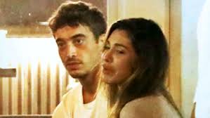 Antonino spinalbese da otto mesi è legato a belén rodriguez e tra cinque mesi diventerà padre del secondo figlio della showgirl: Belen Esce Con Il Nuovo Fidanzato Ma Incrocia L Ex Le Ha Lanciato Sguardi Di Fuoco