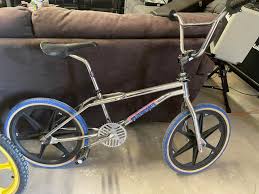 Image result for Bleu Moyen 1988 ARO