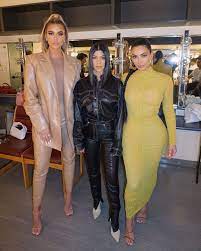 Kourtney kardashian tatilde yeni yaşını da sevgilisiyle kutluyor. Kim Kardashian S Sisters Khloe And Kourtney Support Her Split From Kanye West And Feel Relieved Marriage Is Over