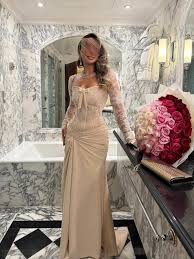 ‫فستان سهرة سواريه بيج بقصة أوف شولدر وكورسيه مطرز - فساتين اكليل | Eklil  Dresses‬‎