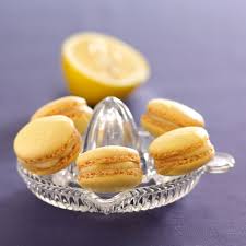 Macarons Au Citron Et Ganache Au Citron Chocolat Blanc Facile Macaron Citron Recette Macaron Recette Macaron Facile