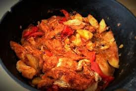 Pulled Chicken Aus Dem Dutch Oven Mit Paprika Und Kartoffeln Rezept Hahnchenfilet Rezepte Geflugelleber Rezept Paella Rezept