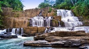 Air terjun di kapur ix. 5 Air Terjun Menakjubkan Di Pulau Jawa Ada Yang Disebut Niagara Mini Tribun Travel
