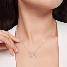 Portraits of Nature Butterfly白金吊墜項鍊| De Beers 香港官方網站