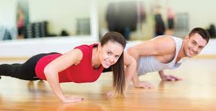 La première technique que nous vous proposons pour muscler vos dorsaux sans utiliser de poids est très simple. Exercice Pectoraux Sans Materiel Se Muscler Les Pecs Sans Accessoires
