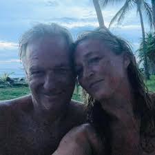 HAPPY ALOHA FRIDAY!! 🤙 🌼 🌺 Or should I say Pura Vida Vierenes?!! Cate  and me in Costa Rica two years ago today. If you haven't been, it's  FABULOSO!! 🇨🇷