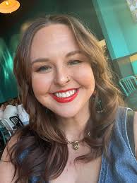 Can someone remove my earrings from this photo for a professional headshot?