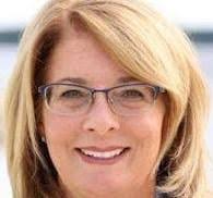 Lora Bennett's Instagram, Twitter & Facebook