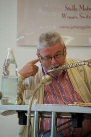 James Galway One Of The Greatest Flutists Ever He Is A Very Nice Person Also World Music Flute Music Flutist