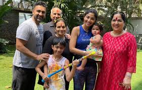She started her bollywood career against srk in 1993 thriller bazigaar. Shilpa Shetty Welcomes New Member To Her Family Who
