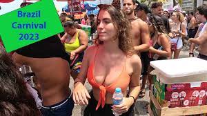 Brazil Girls Want Kisses in Leblon Beach Carnival 🇧🇷 - YouTube