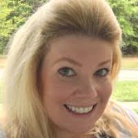 Elizabeth Laub's Instagram, Twitter & Facebook