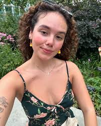 Juliette Larsen's Instagram, Twitter & Facebook