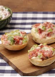 Pizzabrotchen Aufstrich Mit Saurer Sahne Chefkoch De Video Pizzabrotchen Aufstrich Rezepte Pizzabrotchen