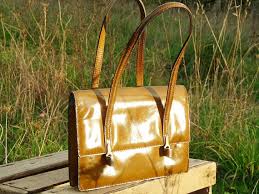 Sac A Main Vintage En Cuir Brillant Jaune Moutarde Vert Olive Porte Main Style Annees 50 60 Automne Hiver Livraison Gratuite France Bags Vintage Shops Etsy