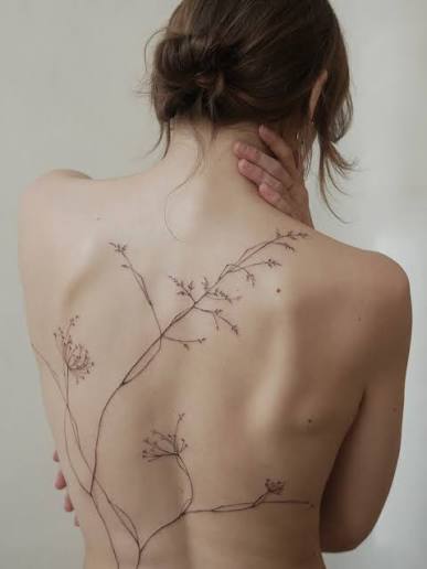 Back botanical composition done by our @giulia_eightlines at @eightlines_studio 🤍 Info+Appts: tattoo@eightlines.it