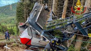 A mountaintop cable car plunged to the ground in northern italy on sunday, killing at least 14 people. Ml2yhuu Hdputm