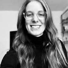 Elizabeth Hamann's Instagram, Twitter & Facebook