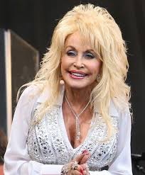 These photogs will never catch dolly on a bad hair day or without makeup for a simple reason. Reveal The Real Reason Why You Ll Never See Dolly Parton Without Makeup