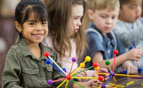 A babysitter is someone who cares for children on behalf of the children's parents or guardians for a few hours. How To Choose The Best Child Care Center For You Jardin Construir
