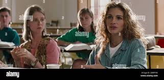 THE PELICAN BRIEF 1993 Warner Bros film with Julia Roberts at right and  Cynthia Nixon Stock Photo - Alamy