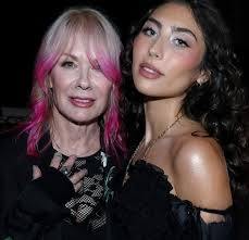 Chris Cornell was one of the greatest vocalists ever. So I thought I'd  butcher up one of his band's legendary tunes haha. “Fell