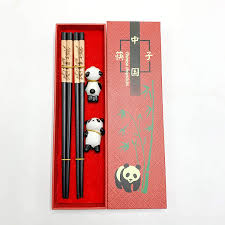 En comparación con los anteriores juegos. Reutilizables Japoneses Con Soporte De Ceramica 2 Pares De Vajilla Tradicional China Para Principiantes Con Caja De Regalo Mainiusi Juego De Palillos De Madera Con Resto Cuberteria Vajilla Y Cristaleria Hogar Y