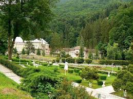 Dispunem de parcare proprie, gratuită pentru oaspeţii noştri, cu o capacitate de 40 de locuri. Cazare Slanic Moldova 2020 Eximtur