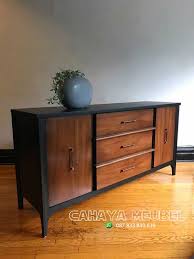 Terbuat dari bahan pilihan kayu jati dan kombinasi besi pada rangkanya. Bufet Pendek Minimalis Ruang Tamu Kayu Jati Cahaya Mebel Jepara