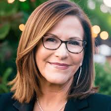 Donna Hinrichs's Instagram, Twitter & Facebook