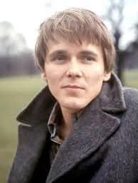 Right then you lovely people. I bumped into this guy outside The Venue. Is  he meant to be a famous pop star ? One of the bar team thought it was Elvis