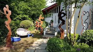 Moderne Und Stilvolle Gartenskulpturen Gempp Gartendesign In 2020 Gartenskulpturen Garten Design Skulpturen Garten