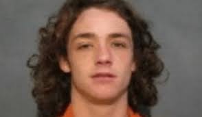 Deputies searching for felon in Jackson Co.