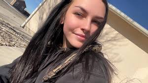 Should I give my hamster a bath after feeding?