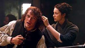 What A Treat Enjoy This Comedic Deleted Scene From Episode 209 The Gang S All Here Discussing T Outlander Behind The Scenes Jamie Fraser Outlander Outlander