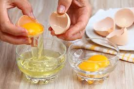 Les cheveux bouclés et crépus affectionnent ces recettes à base d'ingrédients naturels tels que l'œuf, l'avocat, le yaourt ou encore le lait de coco pour renforcer les. Åufs Contre La Calvitie Ce Nutriment Est Il Efficace Elithair