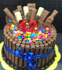 Wont Your Kid Love This Sweet Treat It Is Loaded With Snickers Gems And Kit Kat Among Other Things All Time Fav Kitkat Cake Chocolate World Cakes And More
